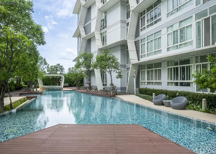 150m To Bts L Workspace L Pool And Gym L Sontana Apartment *